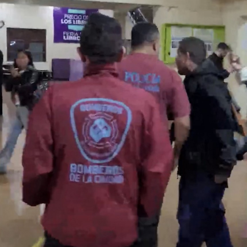 ¿LA FRANJA MORADA PIDE QUE ENTRE LA POLICIA EN LA FACULTAD DE DERECHO?