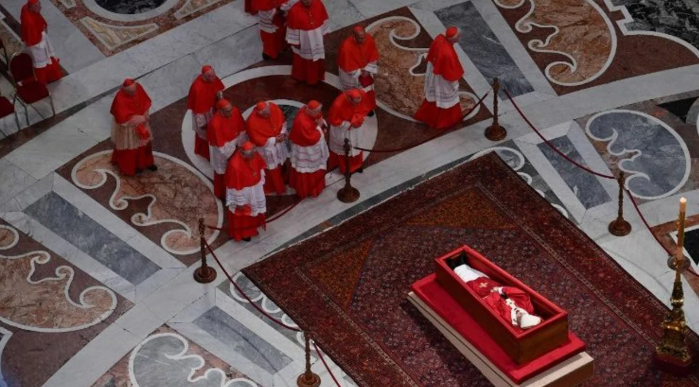 EL FÉRETRO DEL PAPA FRANCISCO SE CERRARÁ HOY