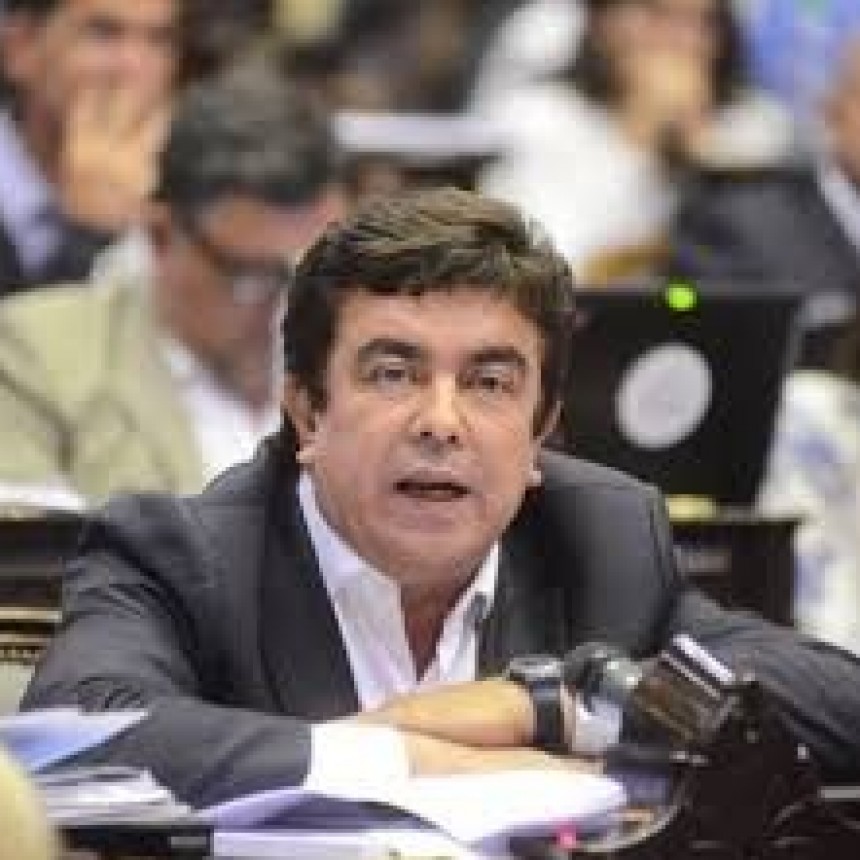 PASIÓN LITERARIA: ESPINOZA QUIERE SER GOBERNADOR DE BUENOS AIRES Y LANZA SU PROPIO LIBRO