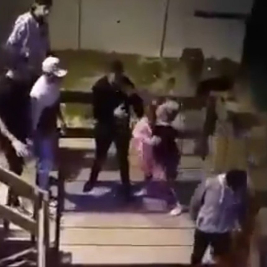 PATOVICA DE BOLICHE PROVOCA FRACTURA EXPUESTA A UNA CHICA AL ARROJARLA POR UNA ESCALERA