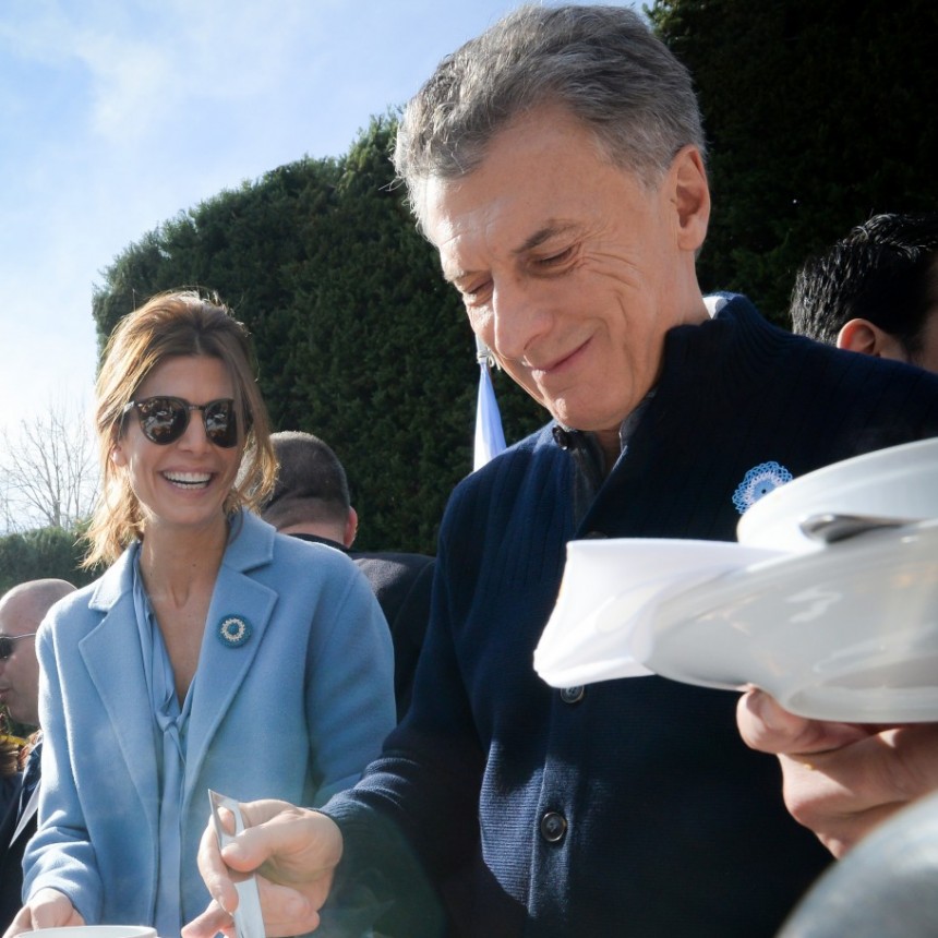 EN UN LOCRO PATRIO CON INFLUENCERS DE REDES SOCIALES MACRI COMPARO SU GOBIERNO CON LA REVOLUCIÓN DE MAYO