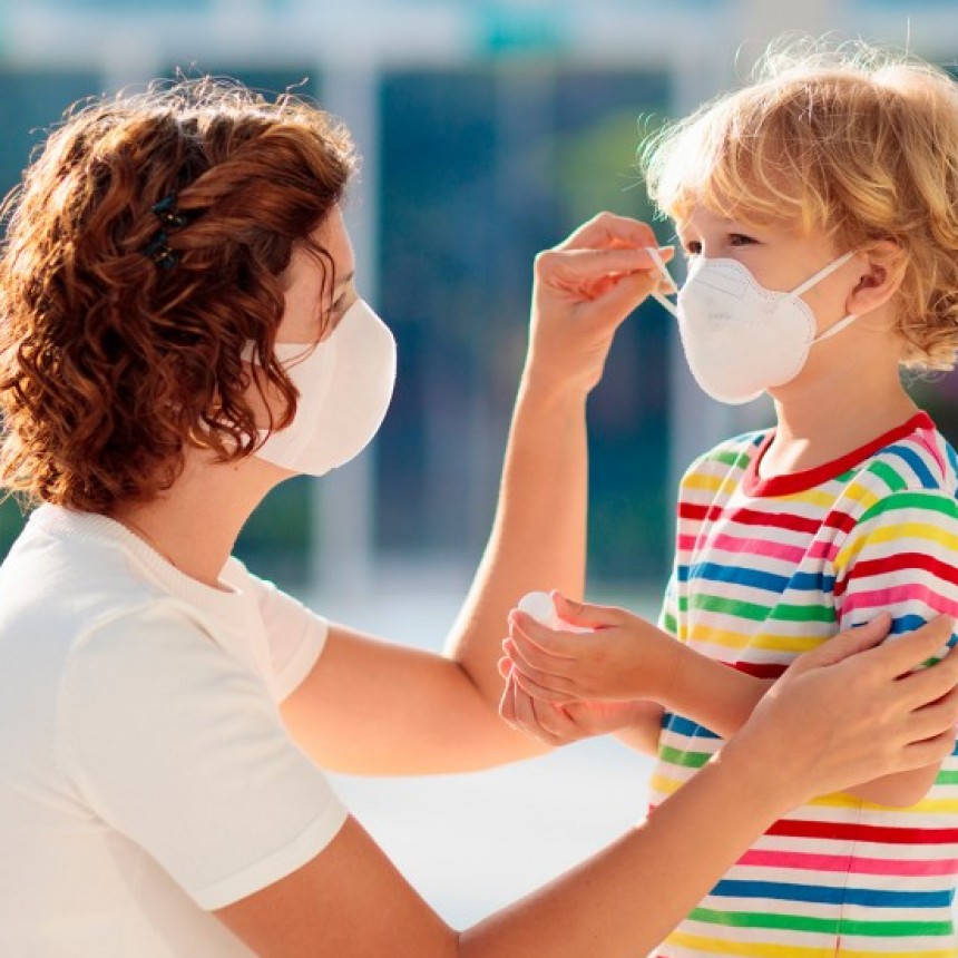 AUTORIZAN A NIÑOS Y NIÑAS DE HASTA 12 AÑOS A HACER COMPRAS JUNTO A UNO DE SUS PADRES