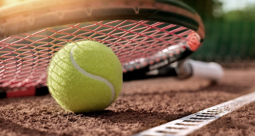 VIOLARON LA CUARENTENA PARA JUGAR TENIS: DEBEN DONAR ALCOHOL EN GEL, BARBIJOS Y LECHE