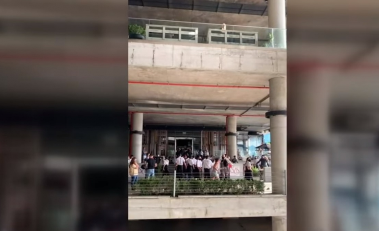 ESCÁNDALO EN EL RESTAURANTE KANSAS DE VICENTE LÓPEZ: LOS CLIENTES SE PELEARON CON LOS MOZOS POR LA CUENTA