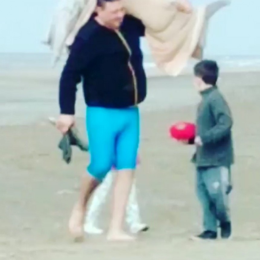 REPUDIO GENERALIZADO CONTRA EL HOMBRE QUE SE LLEVÓ UN DELFÍN DE LA PLAYA