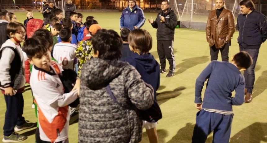 LA MUNICIPALIDAD DE SAN FERNANDO CON EL CHINO LUNA Y EL CLUB TIGRE REALIZÓ UNA NUEVA CAPACITACIÓN DE FÚTBOL