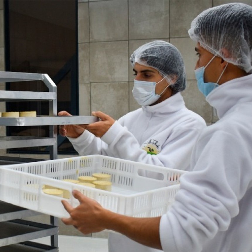 INAUGURAN LA PRIMERA FÁBRICA REGIONAL QUE PRODUCE QUESOS 100% A BASE DE PLANTAS