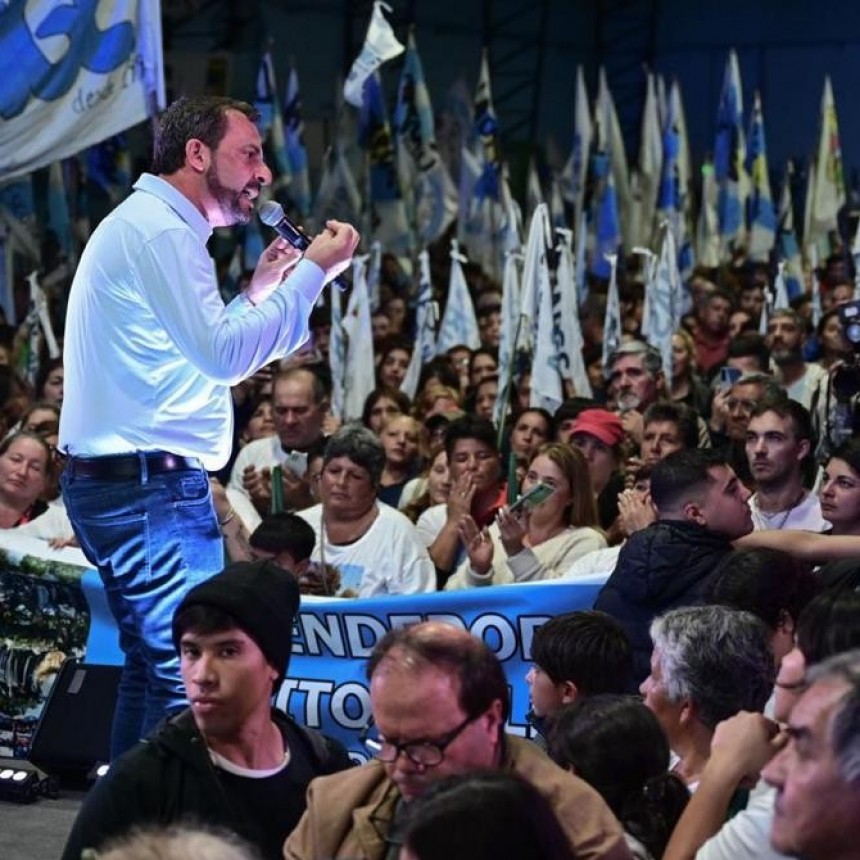 ANTE MÁS DE 6.000 PERSONAS, ARIEL SUJARCHUK LANZÓ SU CANDIDATURA A INTENDENTE DE ESCOBAR