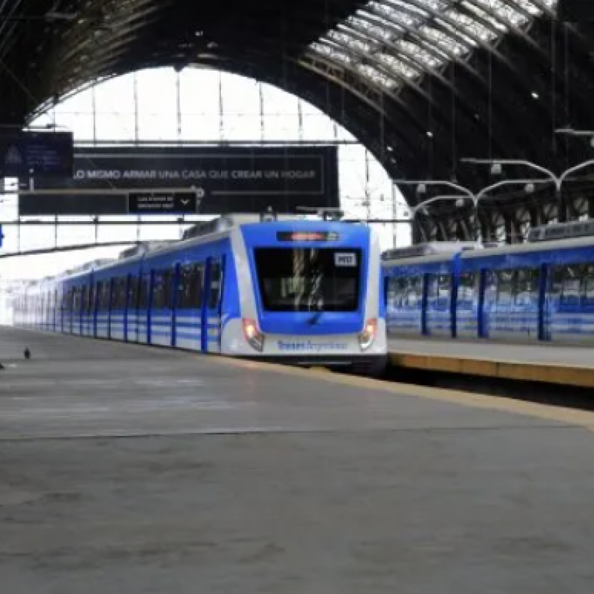 SE POSTERGÓ LA LLEGADA DE LOS TRENES A RETIRO Y LOS PASAJEROS SUFREN  
