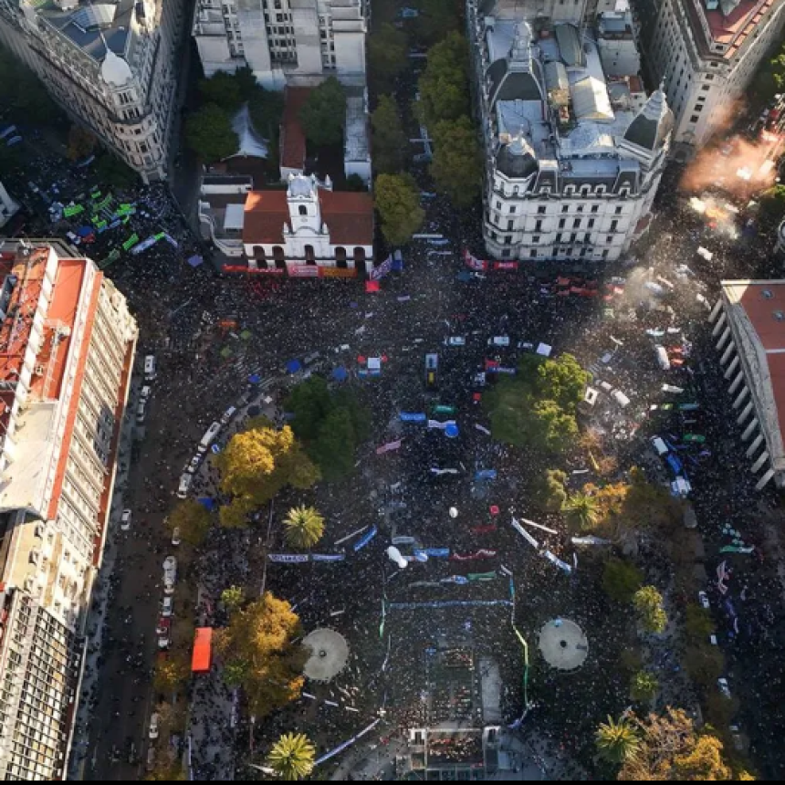 MULTITUDINARIA MARCHA UNIVERSITARIA: PIDIERON EL CUMPLIMIENTO DE LA LEY DE FINANCIAMIENTO