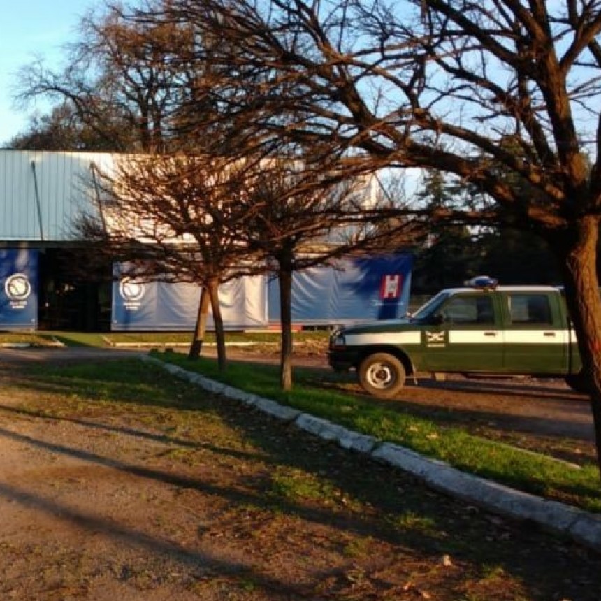 SORPRENDEN A 14 PERSONAS, ENTRE ELLAS UN FUNCIONARIO DE TIGRE, JUGANDO AL PÁDEL EN PILAR