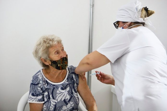 “VACUNA LIBRE”: LOS MAYORES DE 70 PODRÁN IR A VACUNARSE SIN NECESIDAD DE TURNO NI INSCRIPCIÓN PREVIOS