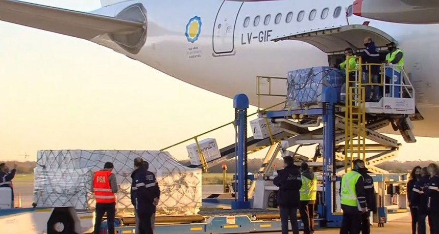 LLEGÓ AL PAÍS EL REACTIVO PARA FABRICAR VACUNAS SPUTNIK V Y SE SUMAN OTRAS 480 MIL DOSIS