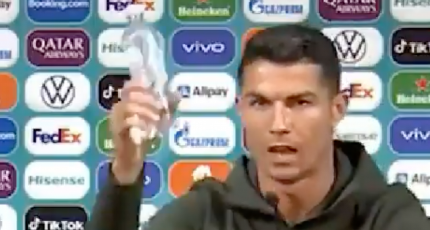 CAÍDA MILLONARIA DE ACCIONES EN COCA COLA POR UN GESTO DE CRISTIANO RONALDO