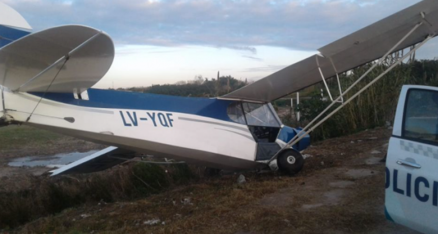 SE DESPISTÓ UNA AVIONETA EN BERAZATEGUI Y FRENÓ EN LA AUTOPISTA