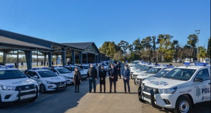 ANDREOTTI, KICILLOF, MASSA Y BERNI PRESENTARON 27 MÓVILES 0KM PARA LA POLICÍA