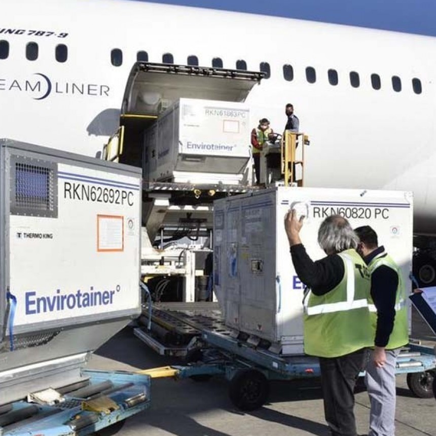 LLEGÓ UNA NUEVA PARTIDA DE ASTRAZENECA Y ARGENTINA ALCANZA CASI LOS 25 MILLONES DE DOSIS