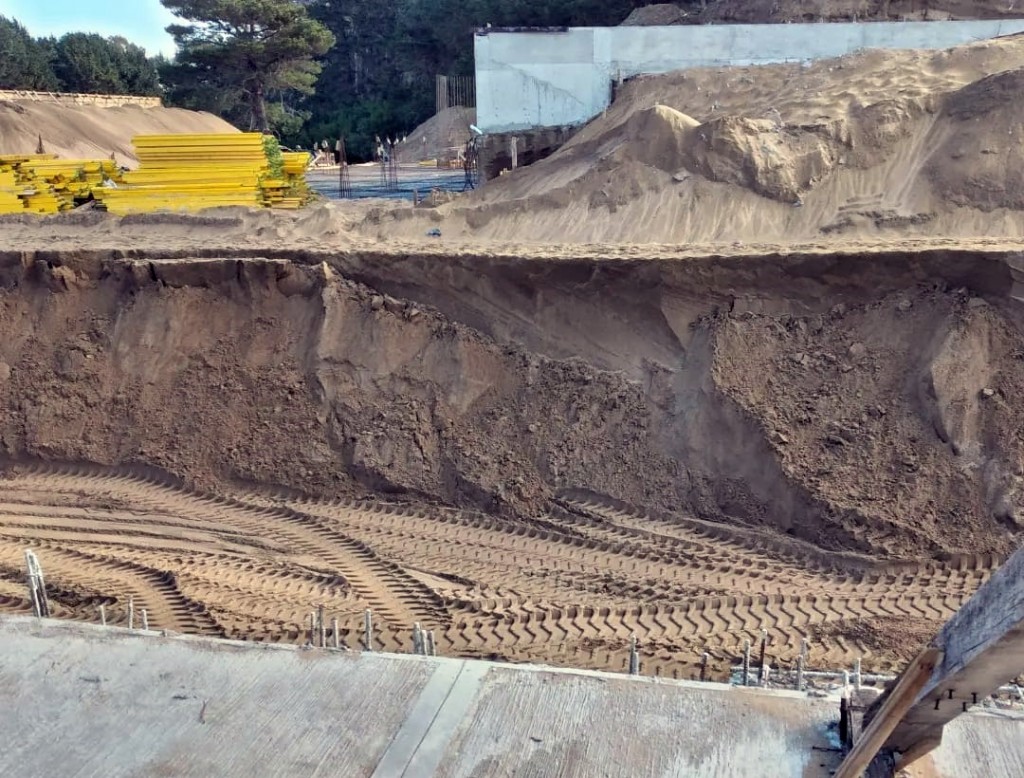 POR AHORA LOS VECINOS DE COSTA ESMERALDA LOGRAN FRENAR EL PROYECTO DE MEGAEDIFICACIÓN EN LA ZONA