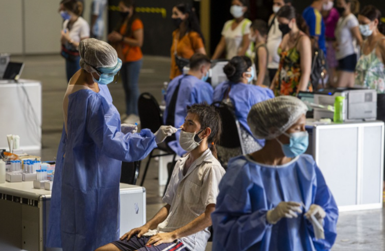 DESCENDIERON POR PRIMERA VEZ EN DOS MESES LOS CASOS DE CORONAVIRUS