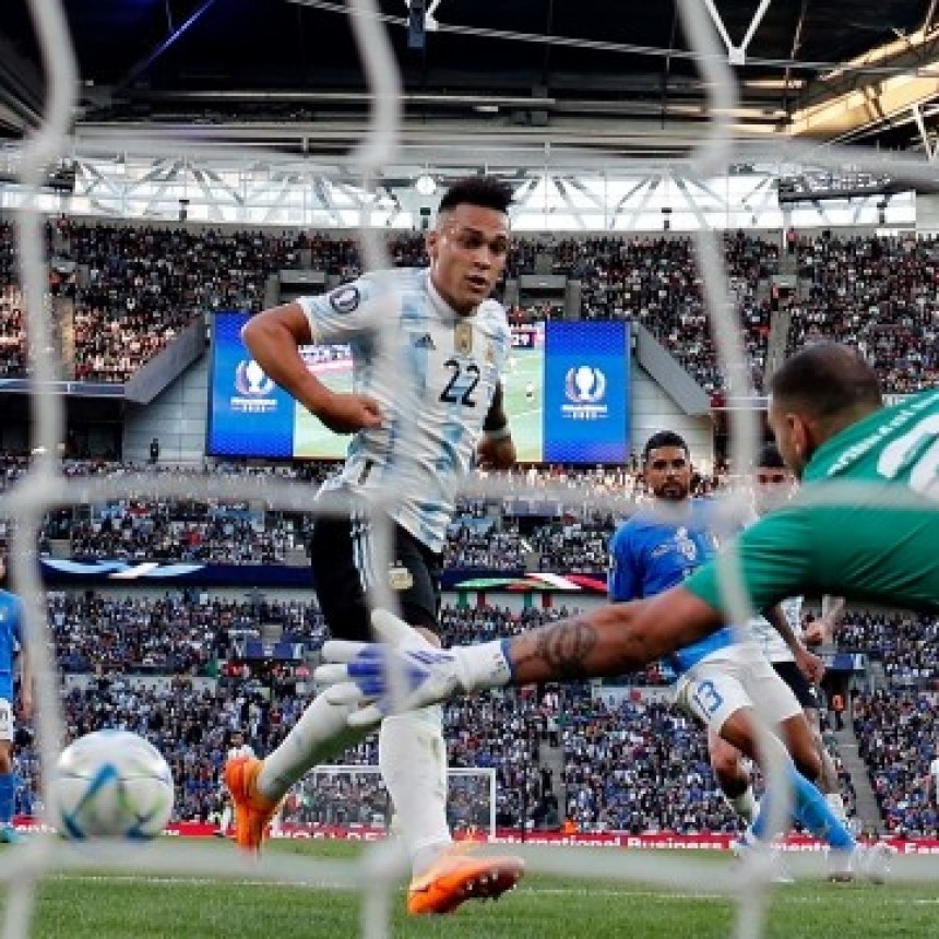 SUPERCAMPEÓN: ARGENTINA, CON UNA GRAN NOCHE DE MESSI, GOLEÓ A ITALIA