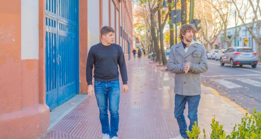 JUAN ANDREOTTI RECORRIÓ EL AVANCE DE LA RENOVACIÓN DE UNA DE LAS PRINCIPALES CALLES DE VICTORIA
