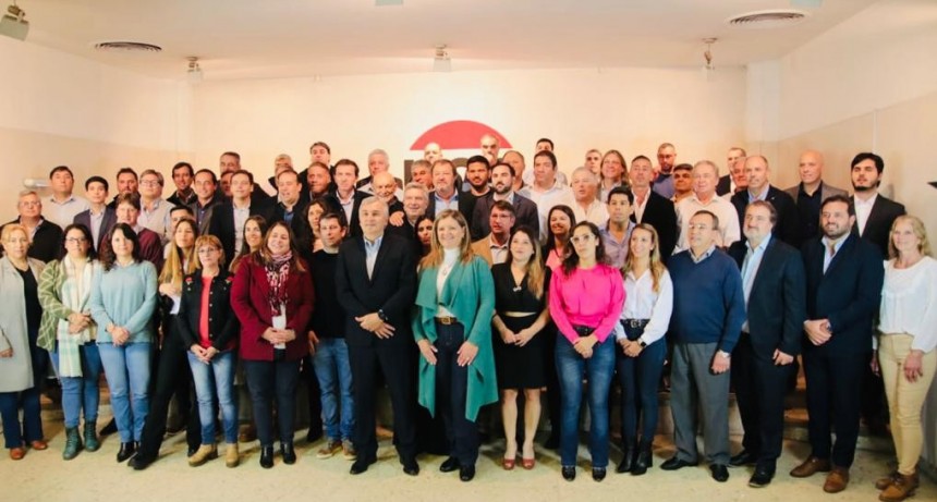 GERARDO MORALES SE REUNIÓ CON 75 CANDIDATOS RADICALES QUE BUSCAN SER INTENDENTES BONAERENSES