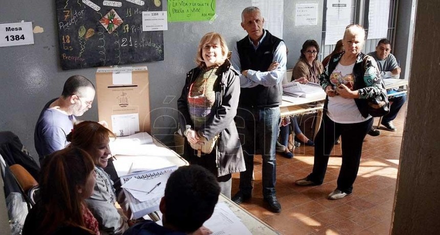 CON VICTORIAS OFICIALISTAS Y OPOSITORAS, SE VOTÓ EN COMUNAS Y MUNICIPIOS DE CÓRDOBA