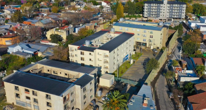 JUAN ANDREOTTI Y LOS VECINOS DEL BARRIO TIRO FEDERAL INAUGURARON UNA NUEVA TORRE DE VIVIENDAS