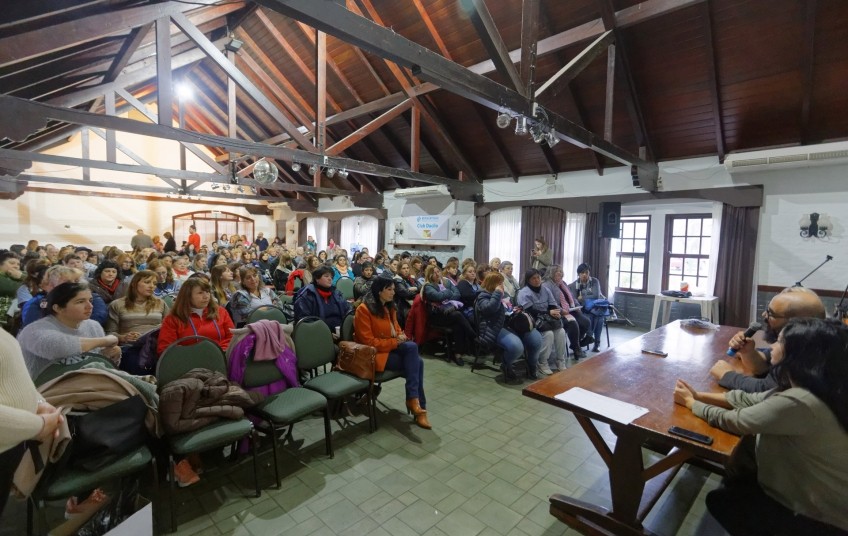 BERAZATEGUI AVANZA CON CAPACITACIONES PARA LLEVAR MÁS “KIOSCOS SALUDABLES” A LAS ESCUELAS