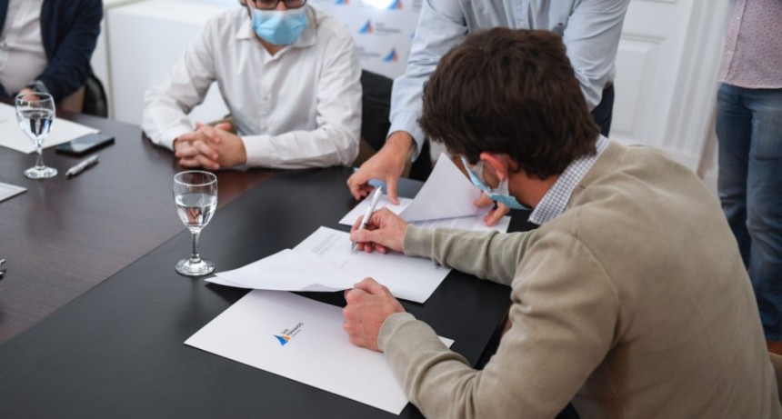 JUAN ANDREOTTI FIRMÓ CONVENIOS CON PAMI POR LA ENTREGA DE VACUNAS ANTIGRIPALES