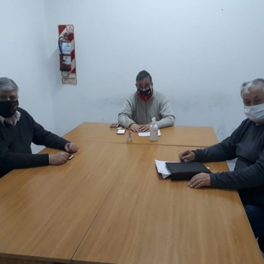 VECINOS DE EL MONDONGO SE REUNIERON CON FUNCIONARIOS DE SEGURIDAD BONAERENSE