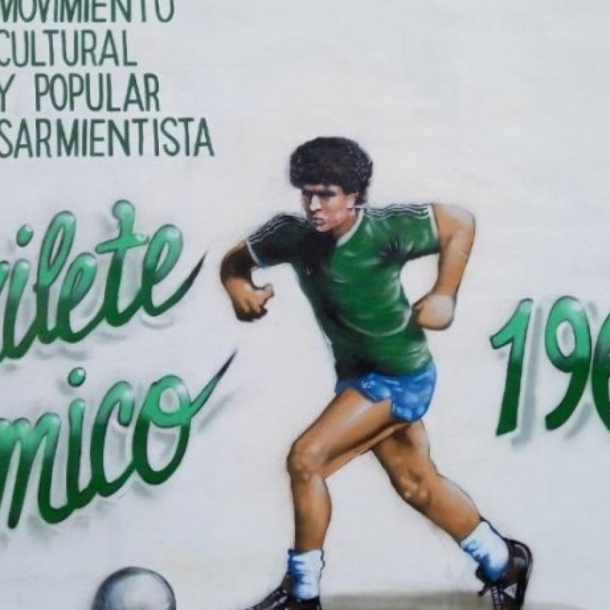 EN SARMIENTO DE JUNÍN LOS HINCHAS DE SARMIENTO RECORDARON EL GOL DEL SIGLO DE DIEGO MARADONA