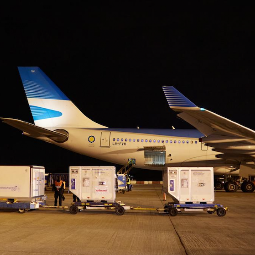 LLEGÓ DESDE CHINA UN VUELO CON MÁS DE 760 MIL DOSIS DE LA SINOPHARM