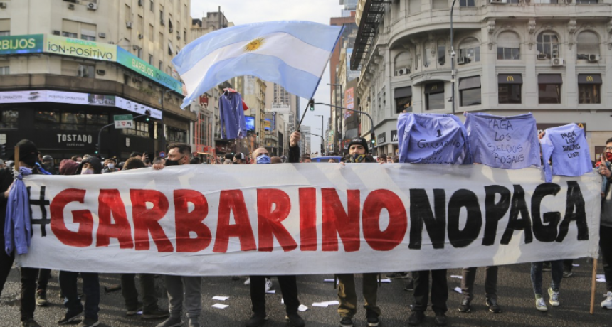 GARBARINO: LOS TRABAJADORES PROTESTAN A LA ESPERA DE UN NUEVO INVERSOR Y DE UN PLAN DE PAGO DE LOS SALARIOS ATRASADOS