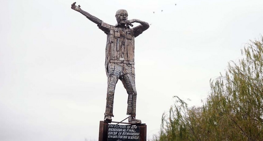 EL INDIO SOLARI TIENE SU ESCULTURA EN LA MATANZA
