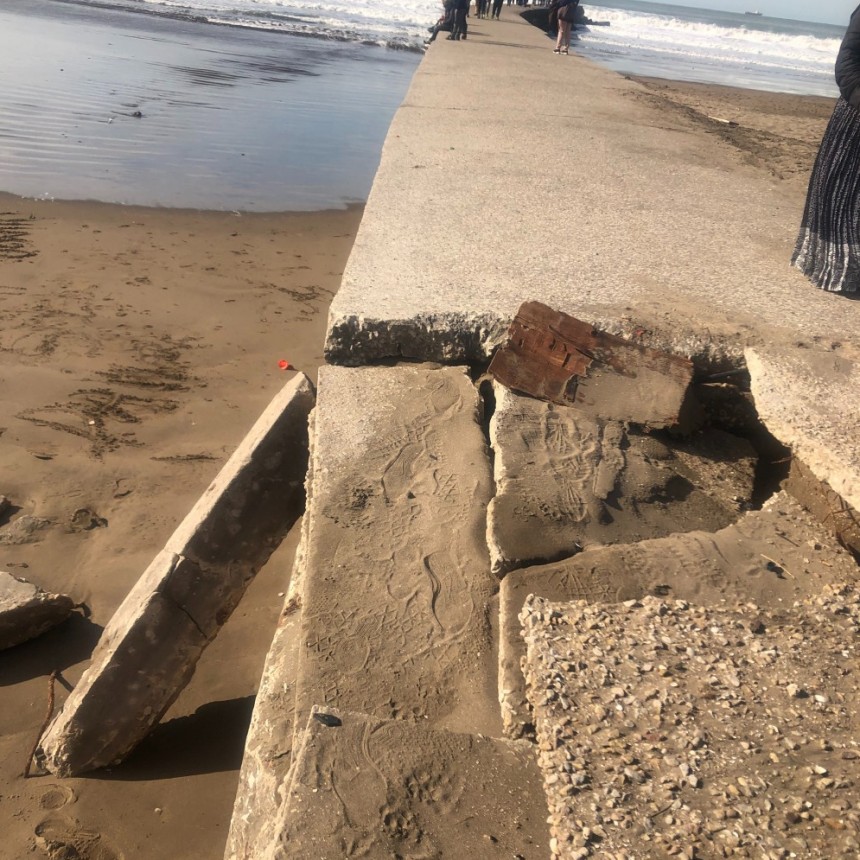 DEPLORABLE ESTADO DEL ESPIGÓN DE MAR DEL PLATA
