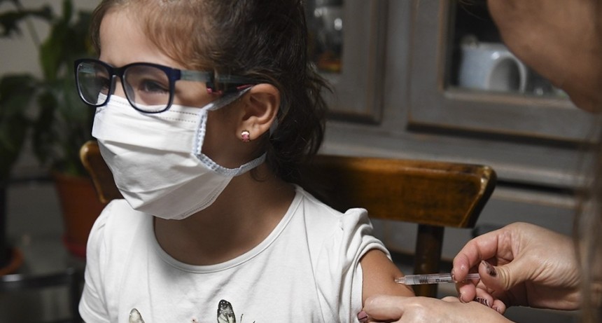 EL GOBIERNO ANUNCIÓ LA VACUNACIÓN A ADOLESCENTES DE 12 A 17 AÑOS CON FACTORES DE RIESGO