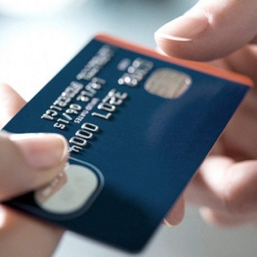 LA AFIP APLICA MEDIDAS SOBRE COMPRAS CON TARJETAS EN DÓLARES EN EXTERIOR