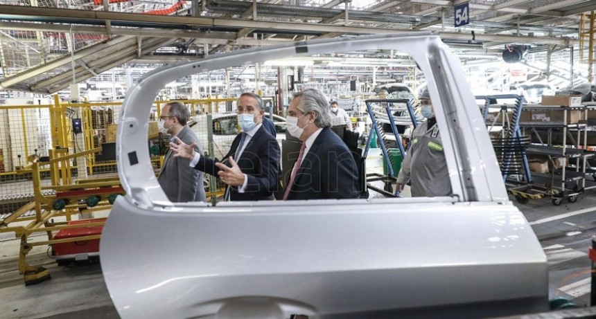 LAS AUTOMOTRICES LOCALES SUMAN TURNOS DE TRABAJO E INCREMENTAN EL RITMO DE PRODUCCIÓN