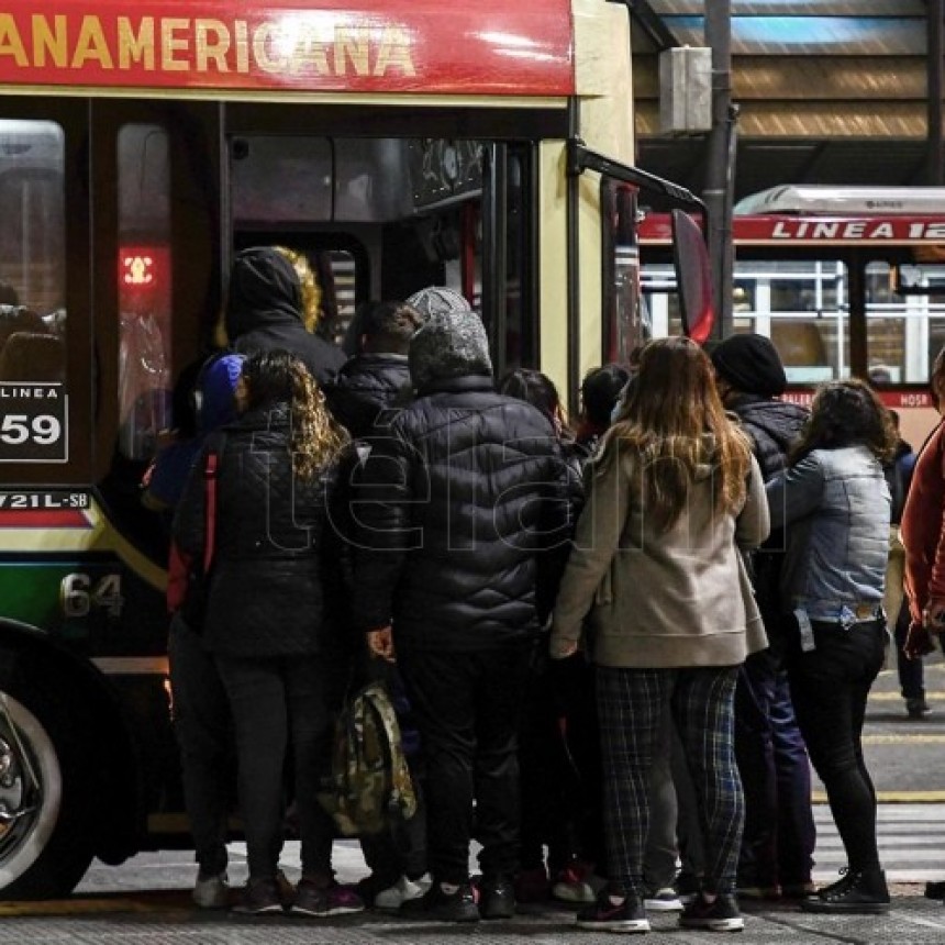 CONTINÚA REDUCIDO EL SERVICIO DE COLECTIVOS EN EL AMBA