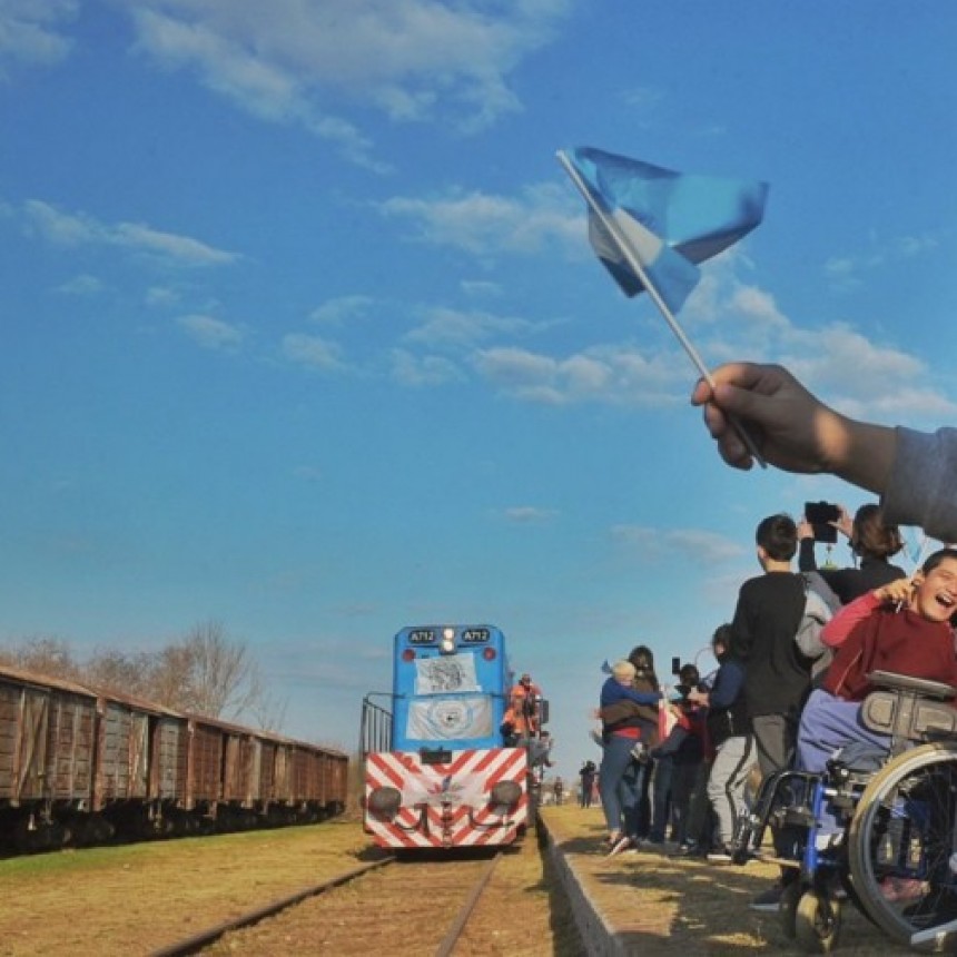 DESPUÉS DE 30 AÑOS, VUELVE UN TREN DE PASAJEROS A SAN ANTONIO DE ARECO