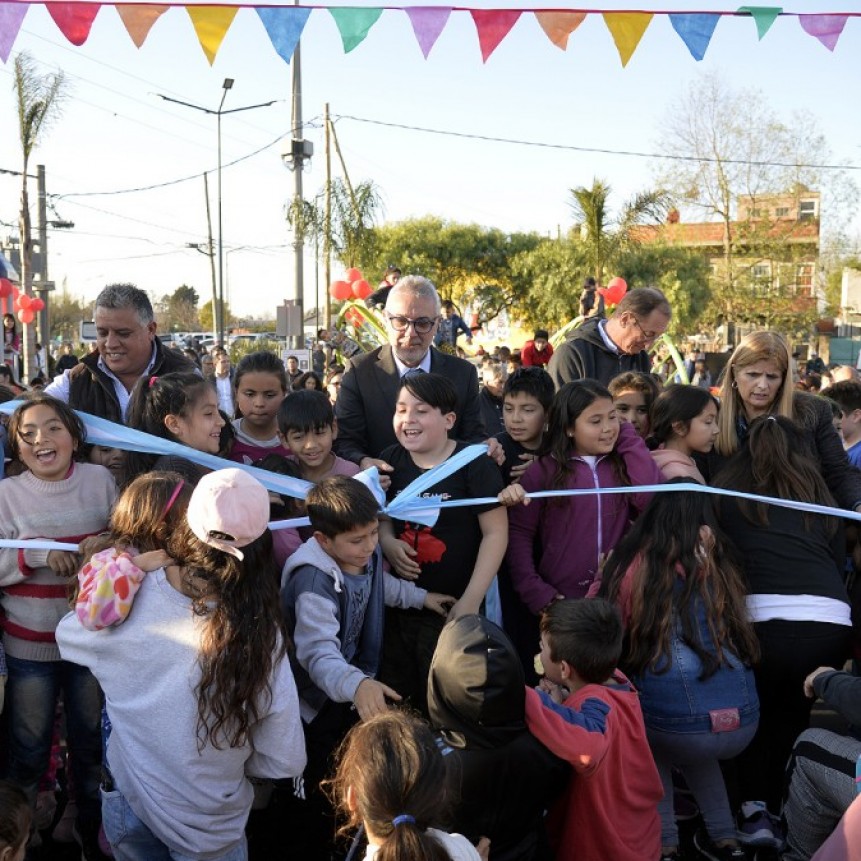 JULIO ZAMORA REINAUGURÓ LA PLAZA PRESIDENTE ARTURO FRONDIZI EN BENAVÍDEZ