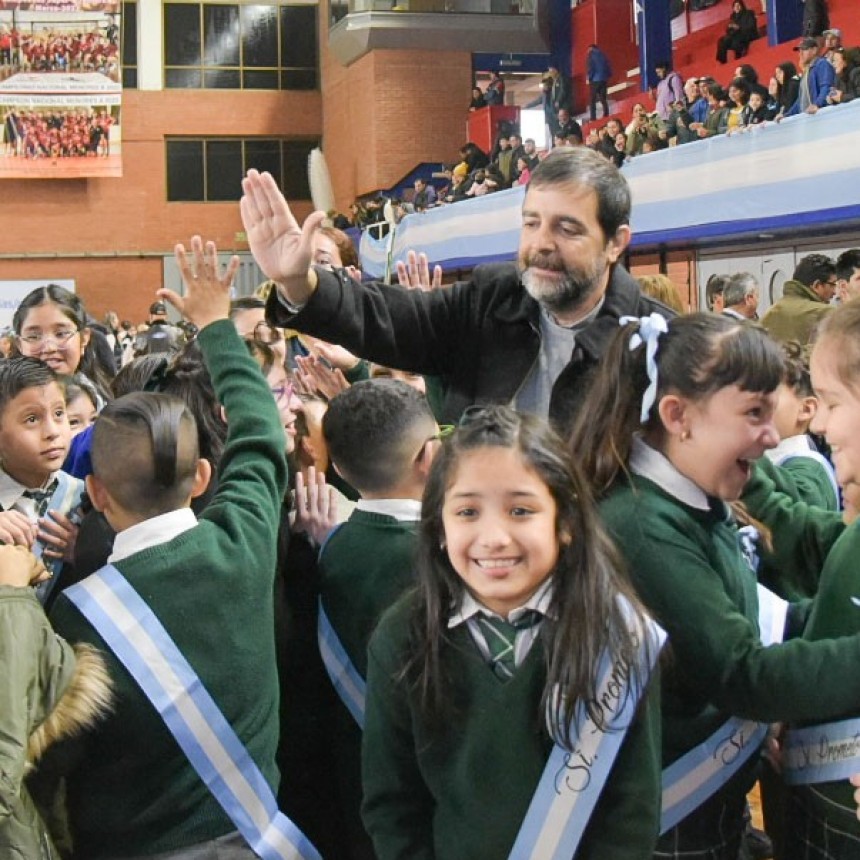 MÁS DE 4.500 ALUMNAS Y ALUMNOS DE SAN MARTÍN PROMETIERON LEALTAD A LA BANDERA