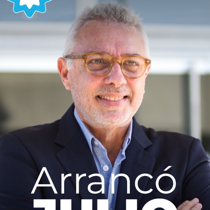 JULIO ZAMORA PRESENTÓ SU CANDIDATURA A INTENDENTE CON UNA OCURRENTE IMAGEN