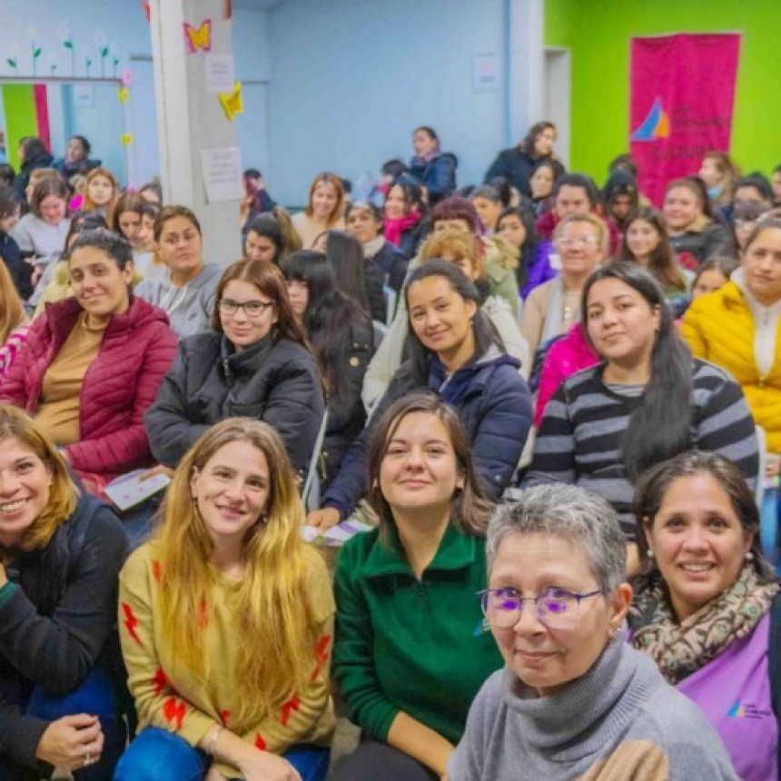 SAN FERNANDO PROMUEVE EL USO DE LA COPA MENSTRUAL EN CHARLAS CON VECINAS