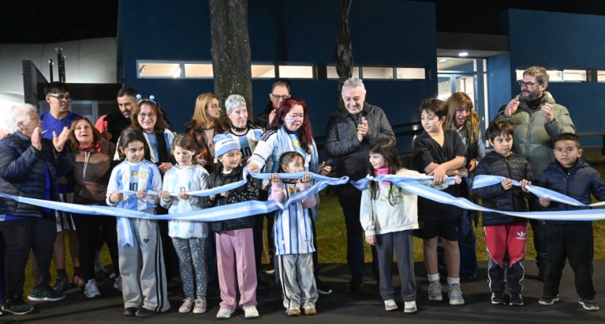 EN EL TALAR, JULIO ZAMORA INAUGUR&Oacute; LOS NUEVOS VESTUARIOS DEL NATATORIO DEL POLIDEPORTIVO DELFO CABRERA
