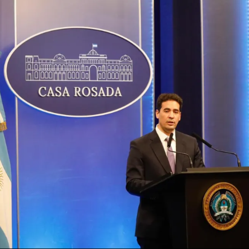 EL VOCERO DEL GOBIERNO DIJO QUE ARGENTINA ES UN PAIS BANANERO