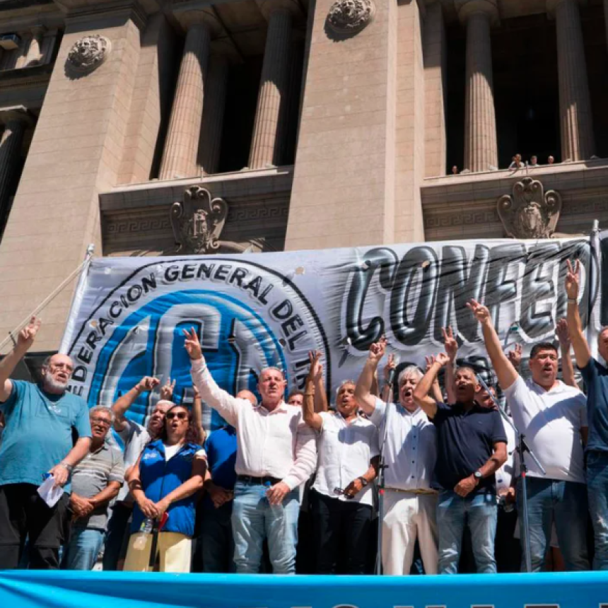 LA CGT, LAS CTA Y MOVIMIENTOS SOCIALES MARCHAN AL CONGRESO JUNTO A LOS JUBILADOS