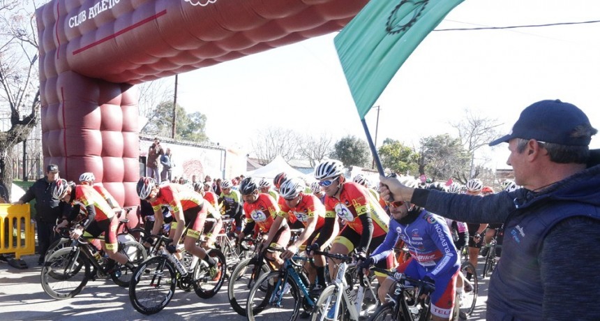 350 DEPORTISTAS DE LA PROVINCIA DE BUENOS AIRES COMPITIERON EN LAS CALLES DE REMEDIOS DE ESCALADA.