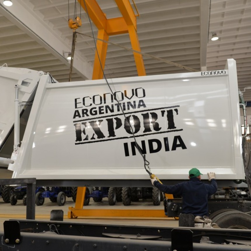 INSOLITO: EN MEDIO DE LA CRISIS UNA EMPRESA ARGENTINA EXPORTA CAMIONES DE BASURA A LA INDIA